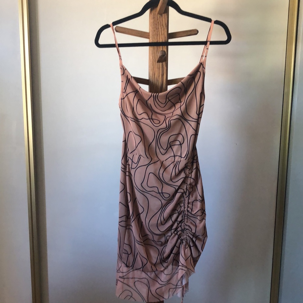 Wavy print strap midi dress